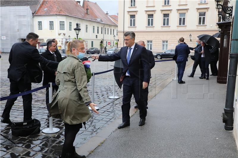 Premijer Plenković  položio lovorov vijenac na Spomen ploču na zgradi Vlade RH