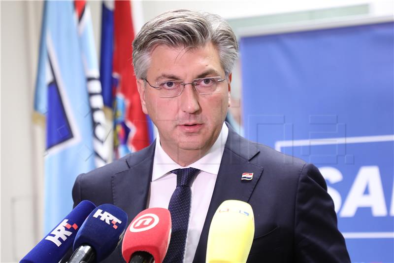 Plenković: Svi koji trebaju dobit će pomoć u hrani na Banovini 