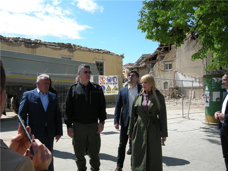 Post-quake reconstruction in Sisak County slow - roundtable