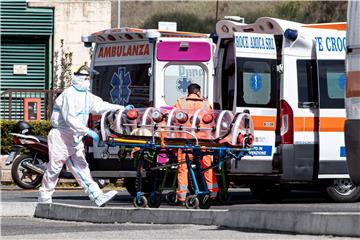 Necijepljeni pacijenti pune bolničke krevete za covid u Rimu