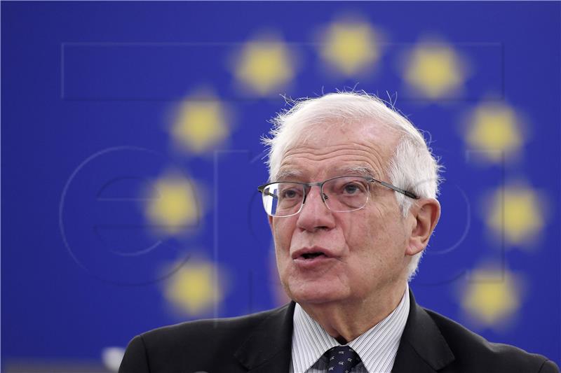 Borrell:  Spor EU-a sa SAD-om zbog francuskih podmornica je gotov