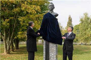 Milanović and Pahor unveil monument to Ljudevit Gaj