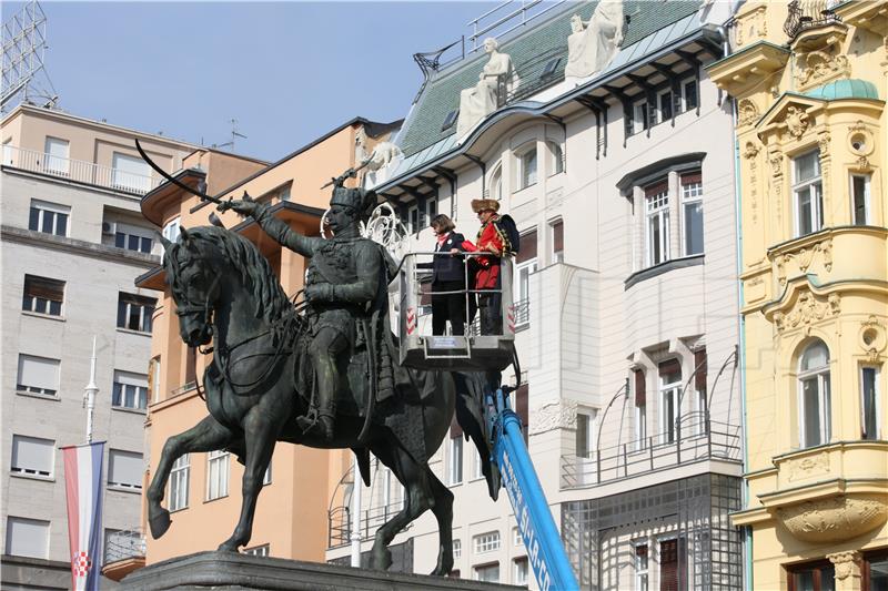  Na Trgu bana Josipa Jelačića obilježen je Dan kravate