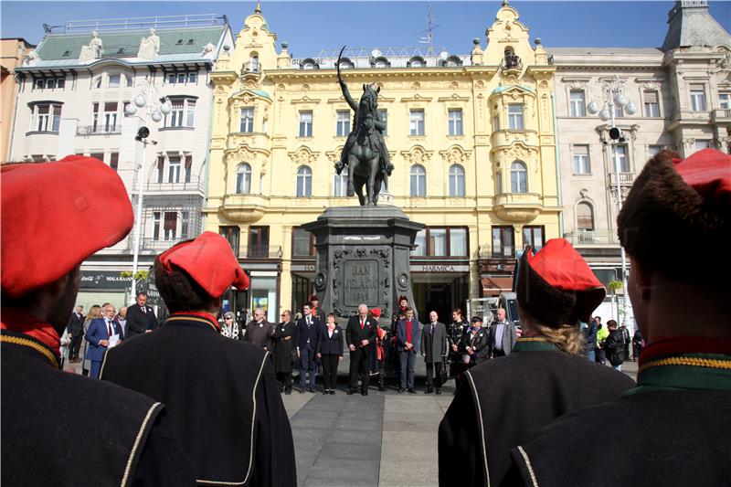  Na Trgu bana Josipa Jelačića obilježen je Dan kravate