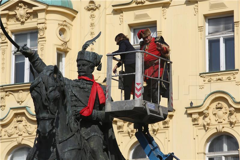 Dan kravate obilježen postavljanjem kravate na Jelačićev kip