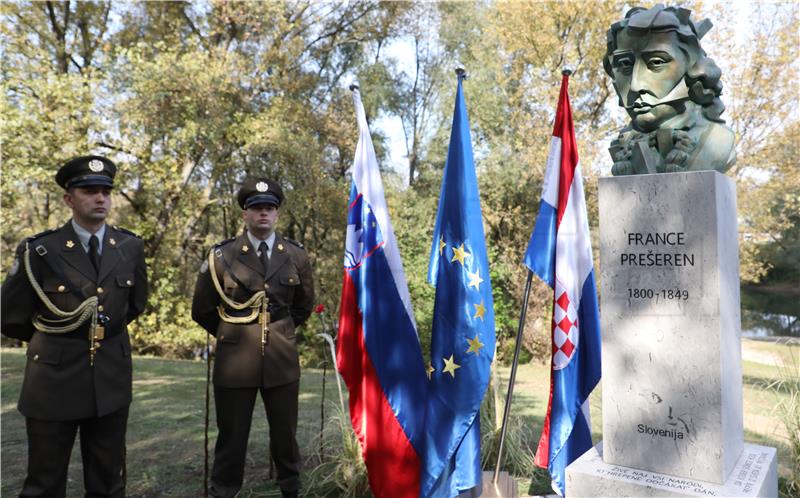 Two presidents unveil monument to Slovenian poet Prešern in Zagreb