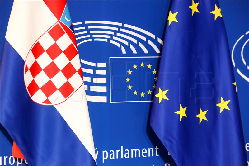 Croatians mostly interested in topic "EU in the world" 