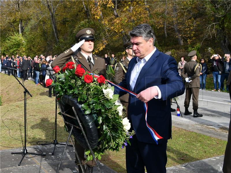 Milanović sudjelovao na obilježavanju 30. godišnjice stradanja civila u naselju Baćin