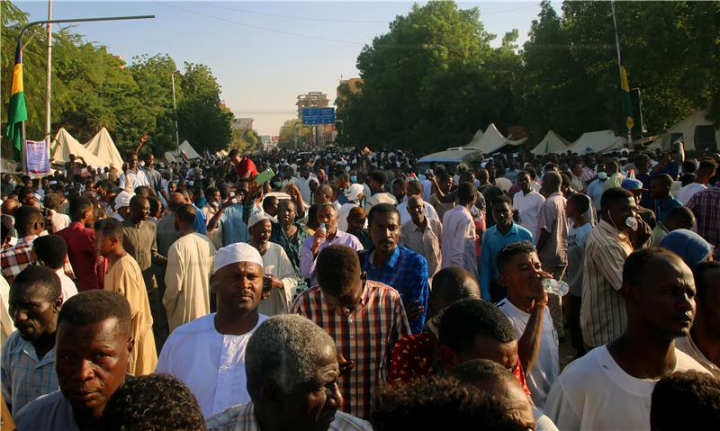 Ministri i čelnici uhićeni u državnom udaru u Sudanu