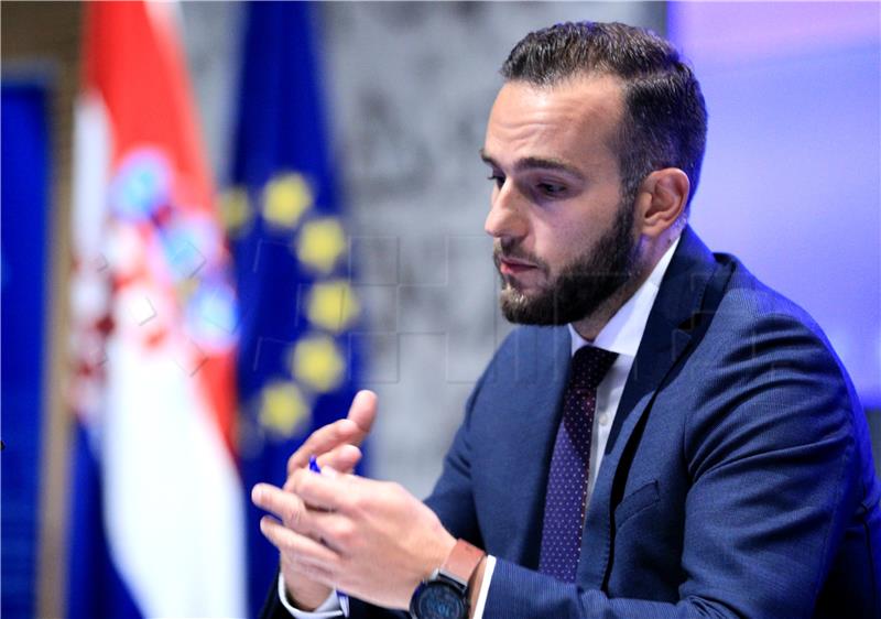 Minister Aladrović tests positive for COVID-19