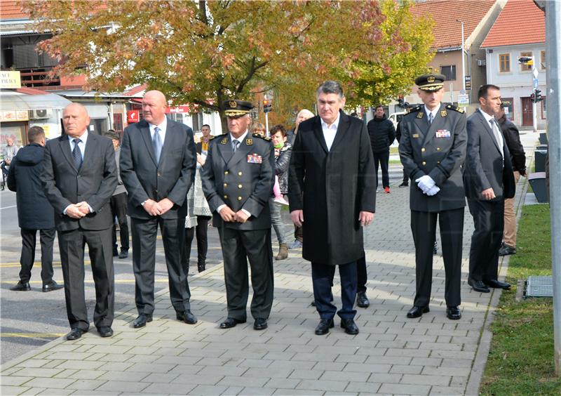 Milanović u Dugoj Resi na 30-godišnjici osnutka 137. brigade HV-a