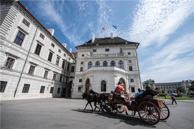 Austrijski predsjednik otvorio palaču za cijepljenje stotina ljudi