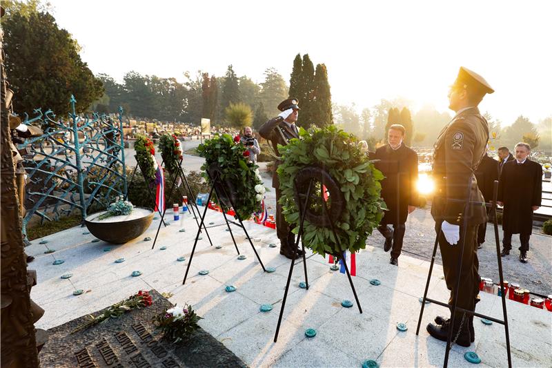 Izaslanstvo Hrvatskog sabora na Mirogoju