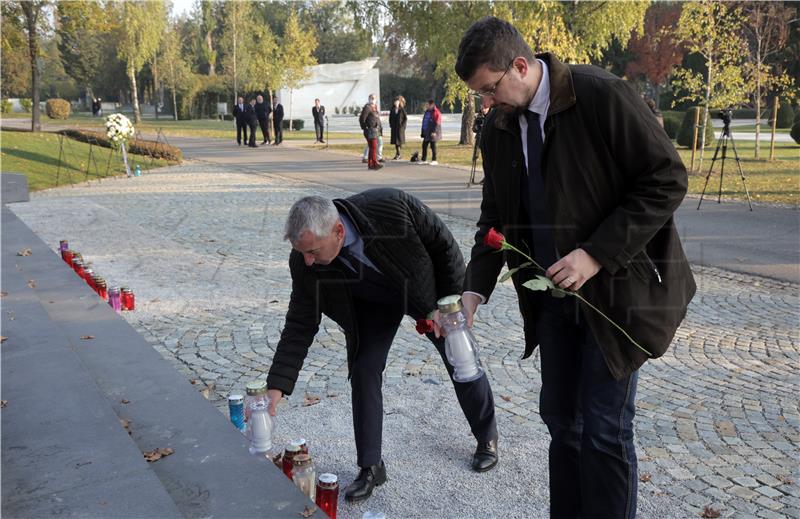 Blagdan Svih svetih: Izaslanstvo HNS-a na Mirogoju