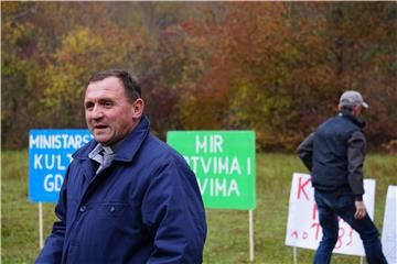 Mještani Gornjih Kosinja i Mlakve organizirali mirni prosvjed