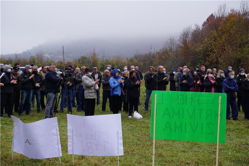 Mještani Gornjih Kosinja i Mlakve organizirali mirni prosvjed