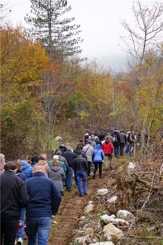 Mještani Gornjih Kosinja i Mlakve organizirali mirni prosvjed