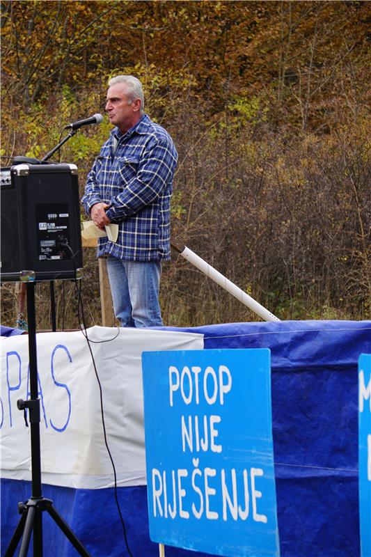 Mještani Gornjih Kosinja i Mlakve organizirali mirni prosvjed