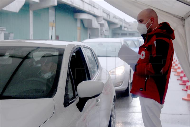 Gradonačelnik Tomašević obišao novi punkt za Drive-in PCR testiranje