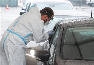 Gradonačelnik Tomašević obišao novi punkt za Drive-in PCR testiranje