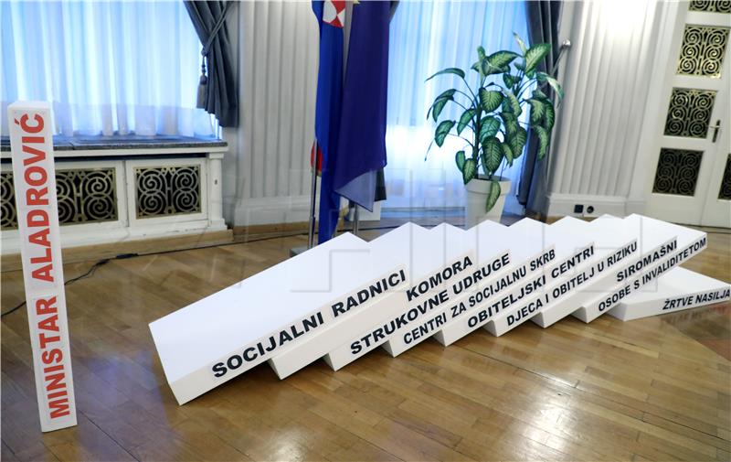 Izvanredna konferencija za medije Hrvatske komore socijalnih radnika