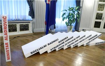 Komora i udruga socijalnih radnika oštro protiv “bleforme” sustava socijalne skrbi