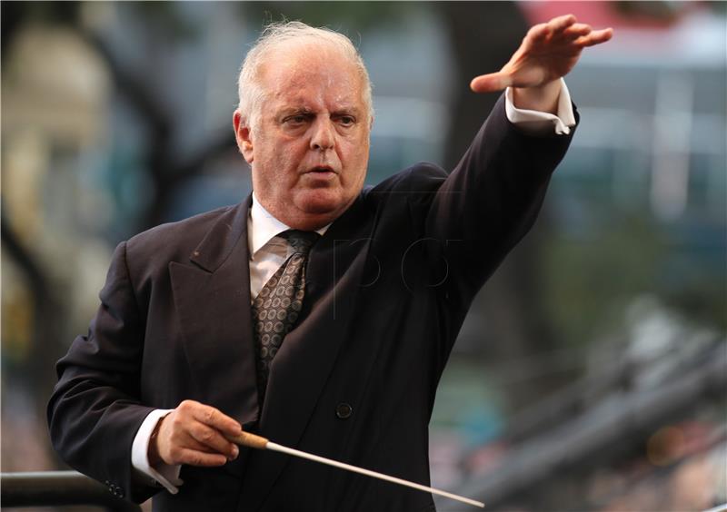 Novogodišnjim koncertom Bečke filharmonije ravnat će maestro Barenboim