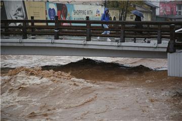 Kiše izazvale kaos u BiH, prijeti izlijevanje Miljacke u središtu Sarajeva