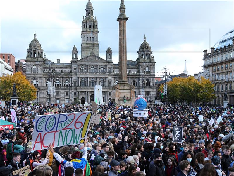 Tisuće mladih na ulicama Glasgowa štrajka za klimu