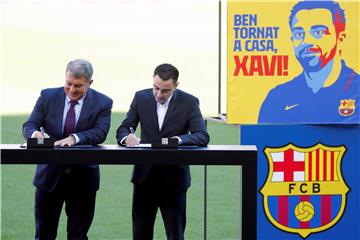 Barcelona na terenu Camp Nou predstavila Xavija 