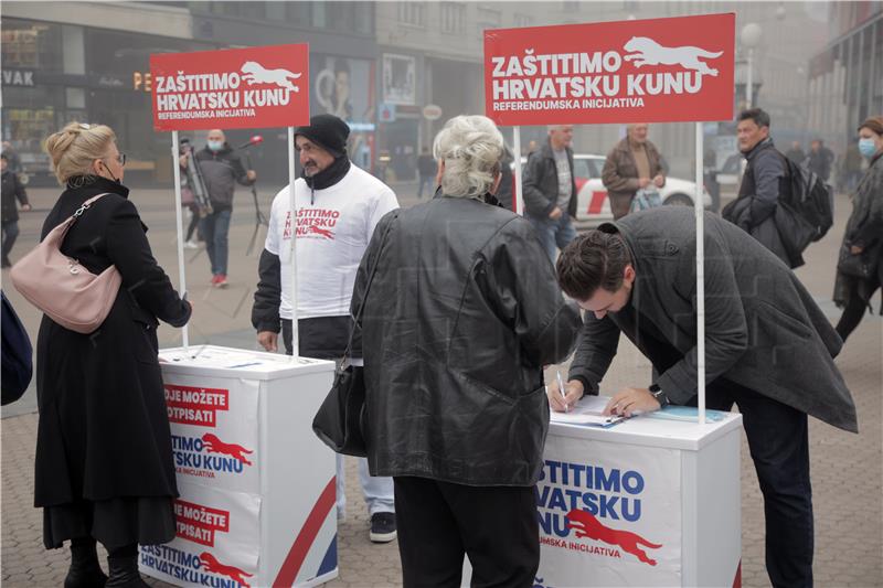 Sovereignists say have collected over 300,000 signatures for anti-euro referendum