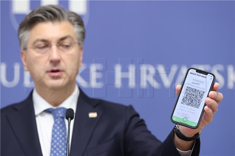 Plenković pokazao COVID potvrdu