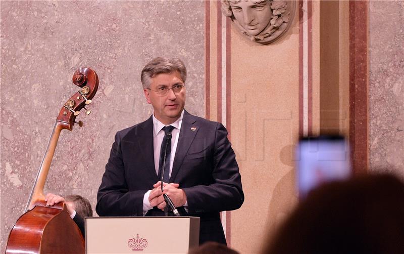 Plenković pozvao one koji oklijevaju da se cijepe jer je cjepivo sigurno