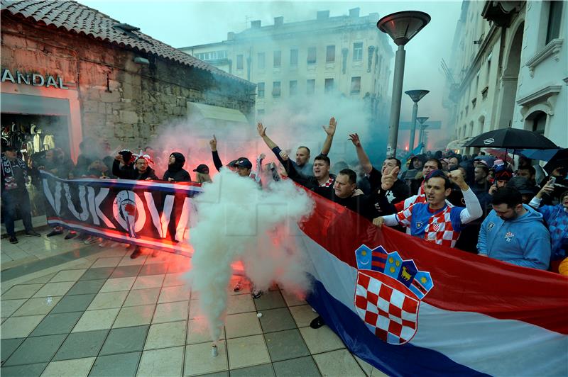 Hrvatski navijači uoči utakmice Hrvatska - Rusija  