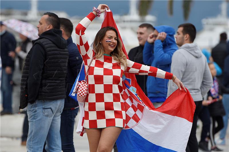 Hrvatski navijači uoči utakmice Hrvatska - Rusija  