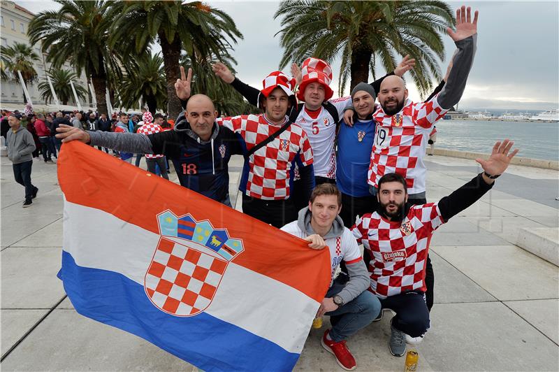 Hrvatski navijači uoči utakmice Hrvatska - Rusija  