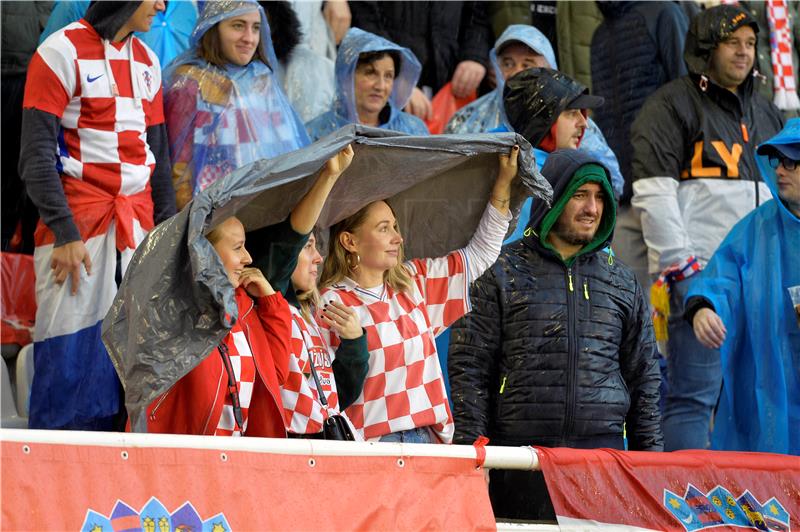 Atmosfera na Poljudu pred početak utakmice Hrvatska - Rusija