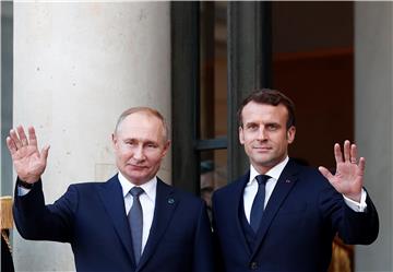 Macron i Putin složni da je potrebno smiriti migrantsku krizu u Bjelorusiji 