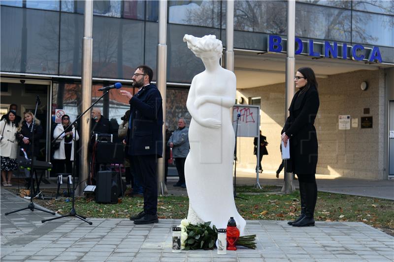 Vukovar: Otkriven spomenik "Ruža Hrvatska"