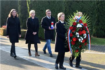 Delegacija Kluba zastupnika zeleno-lijevog bloka odala počast žrtvama Vukovara