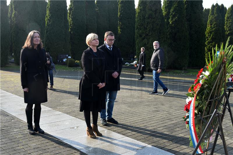 Delegations of HNS, Green-Left Bloc pay tribute to Vukovar victims