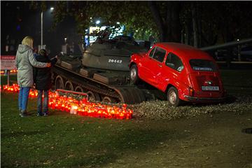 Svijeće za Vukovar u Vukovarskoj ulici u Osijeku