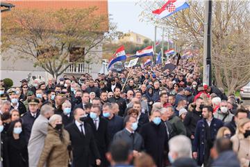 Škabrnja: Kolona sjećanja - Mimohod do Spomen-obilježja masovne grobnice