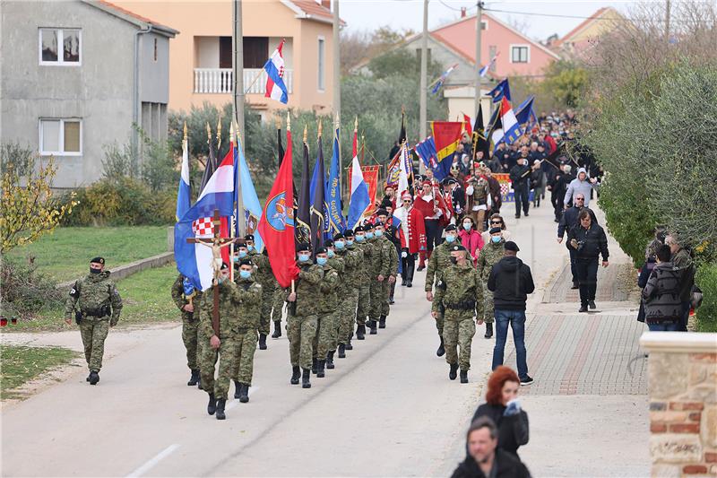 Škabrnja: Kolona sjećanja - Mimohod do Spomen-obilježja masovne grobnice