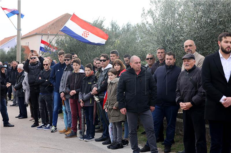 Škabrnja: Kolona sjećanja - Mimohod do Spomen-obilježja masovne grobnice