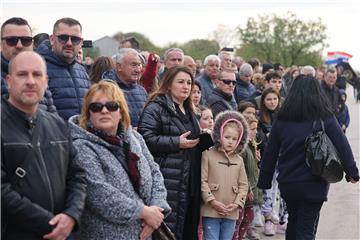 Škabrnja: Kolona sjećanja - Mimohod do Spomen-obilježja masovne grobnice