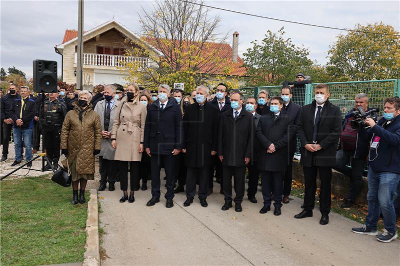 Škabrnja: Kolona sjećanja - Mimohod do Spomen-obilježja masovne grobnice