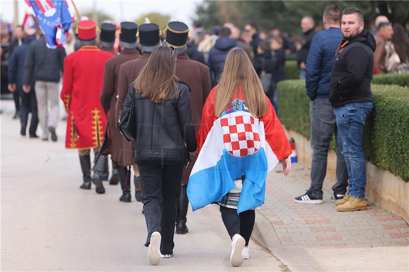 Škabrnja: Kolona sjećanja - Mimohod do Spomen-obilježja masovne grobnice