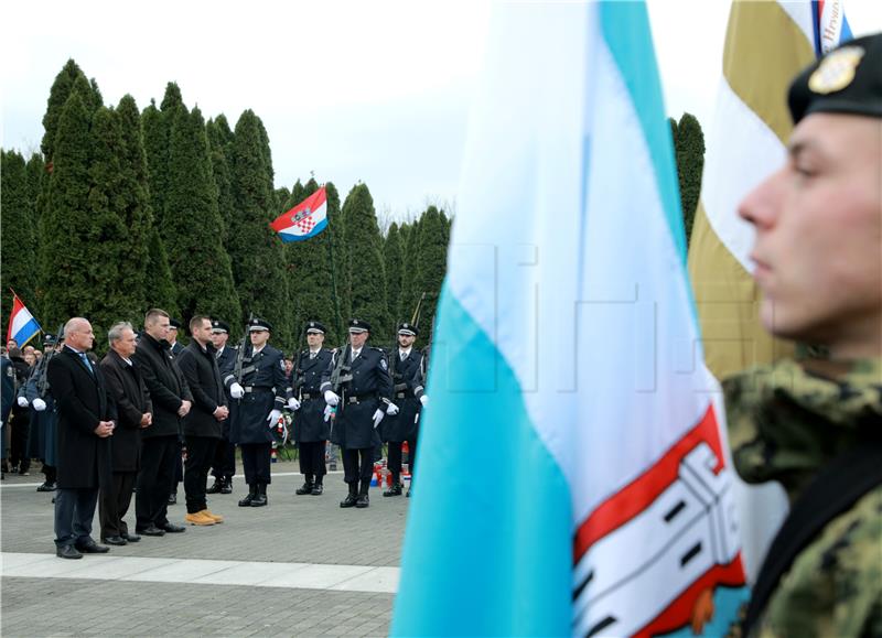 Na Memorijalnom groblju vijencima odana počast žrtvama Vukovara