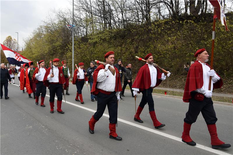 Vukovar: Kolona sjećanja krenula gradskim ulicama do Memorijalnog groblja